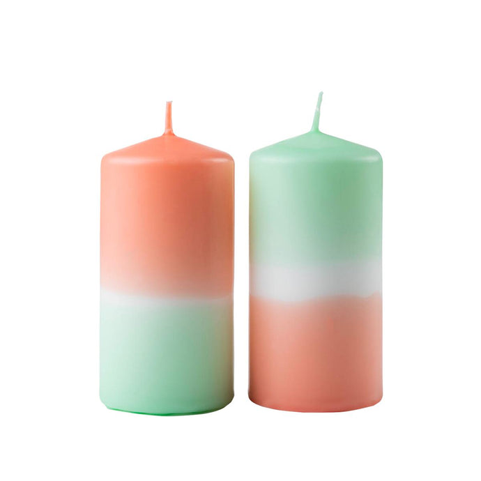 Twee vegan kaarsen met mint en perzikkleuren