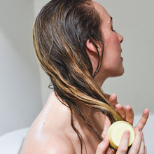 Afbeelding in Gallery-weergave laden, Vegan shampoo bar conditioner in douche Jasmijn Kamille
